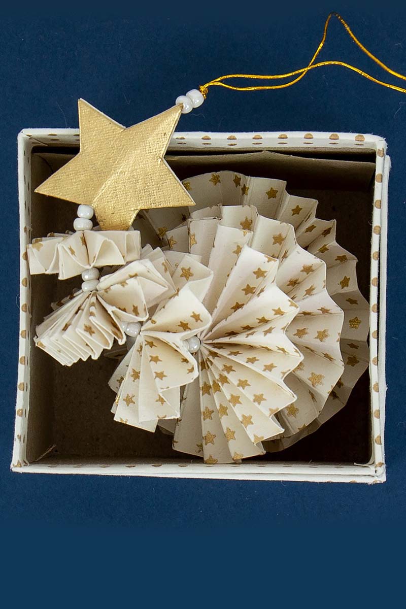 Paper Christmas Tree by A World of Craft - White and Gold