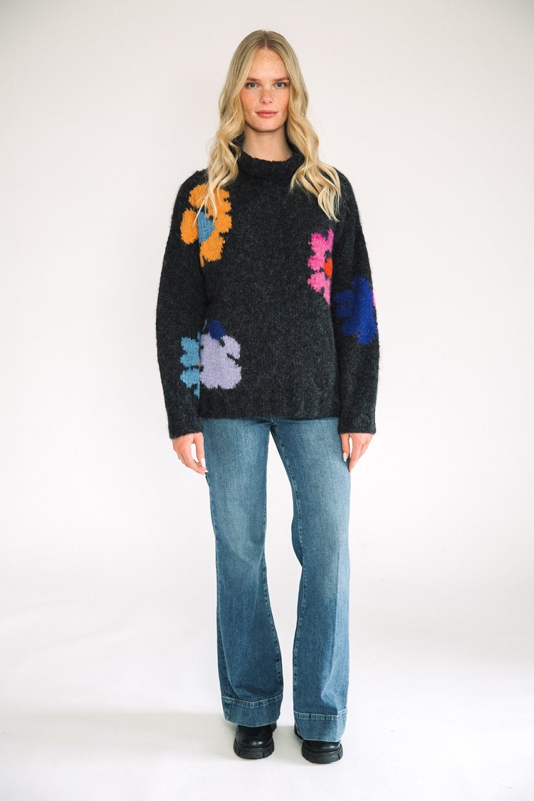 Amano Mystique Alpaca Flower Pullover Charcoal