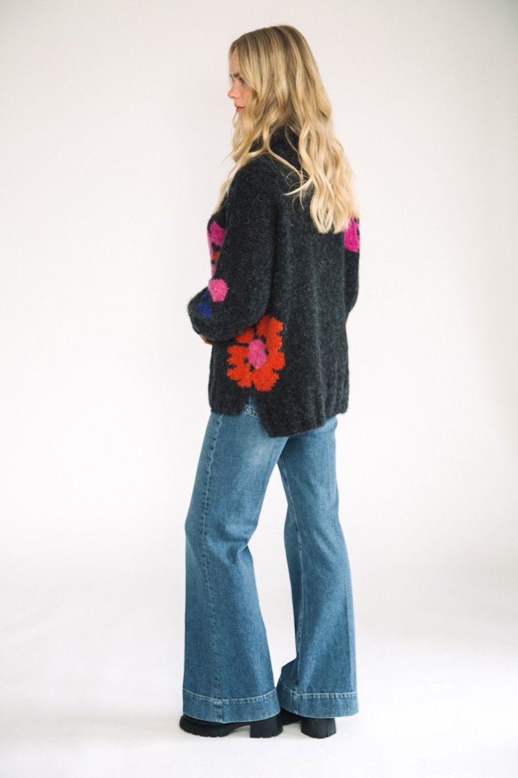 Amano Mystique Alpaca Flower Pullover Charcoal