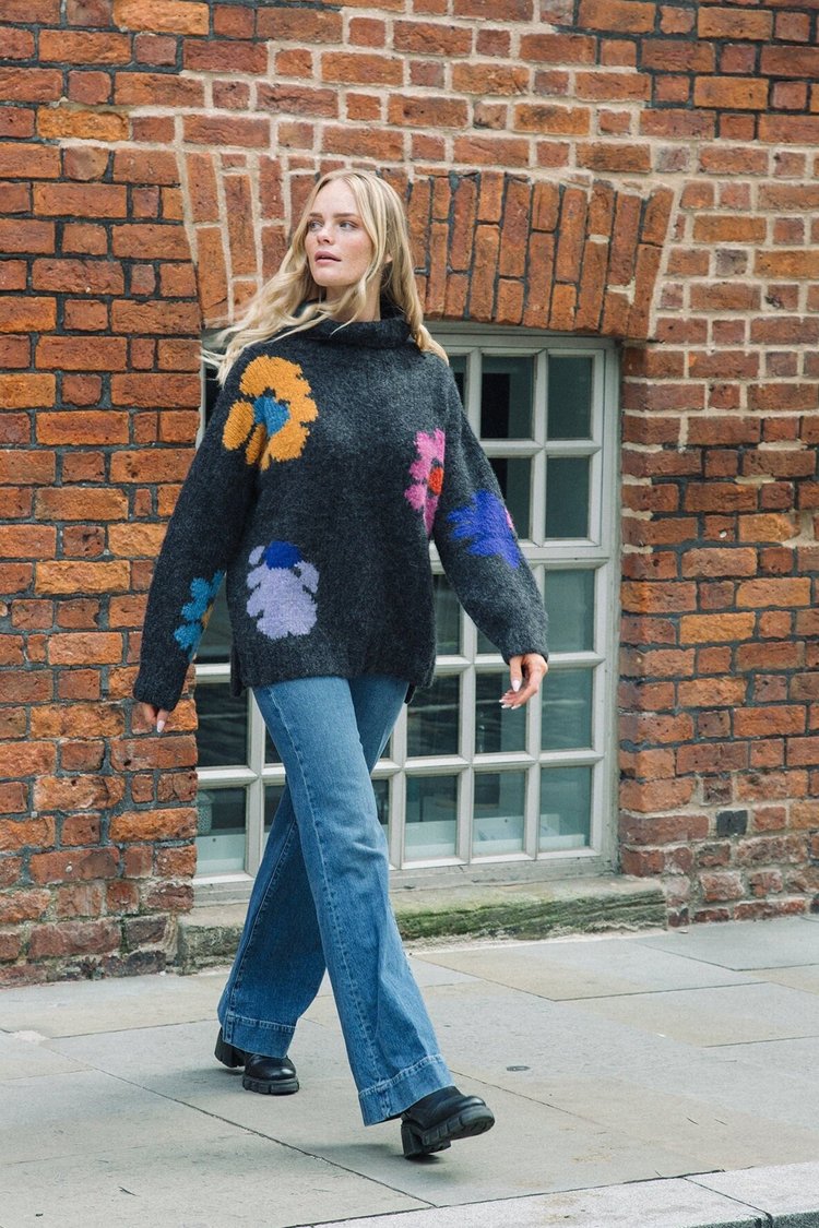 Amano Mystique Alpaca Flower Pullover Charcoal